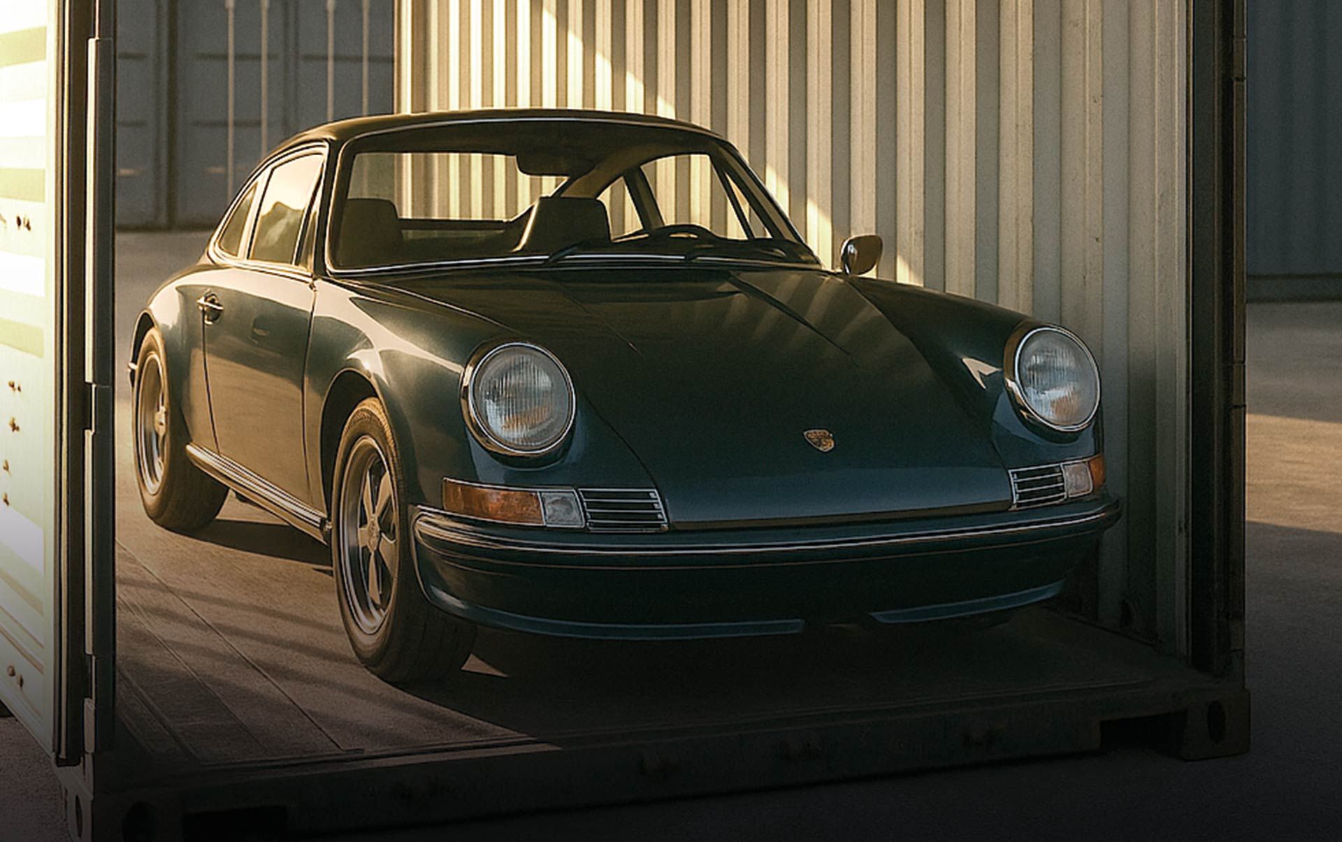 Ein Oldtimer im Lagercontainer